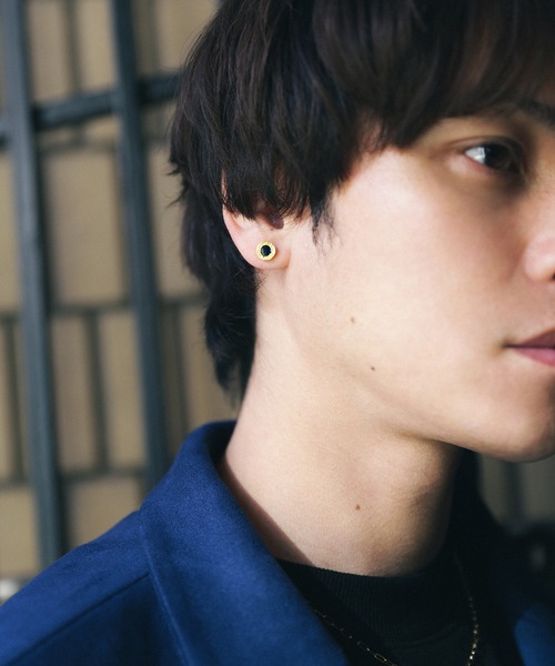 VANQUISH（ヴァンキッシュ）の「VANQUISH / ヴァンキッシュ ラウンドアイコンピアス（ピアス（片耳用）・メンズ・ゴールド/シルバー/ブラック・FREE）」の4枚目の写真