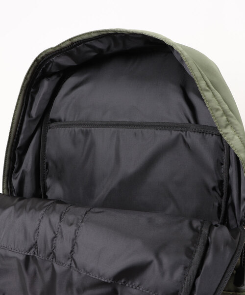 Dickies（ディッキーズ）の「【Dickies】DK PADDED MP BACKPACK / ディッキーズ マルチポケット シャイニー バックパック 25L（バックパック/リュック・メンズ・ブラック/アイボリー/カーキ/チャコールグレー・FREE）」の8枚目の写真