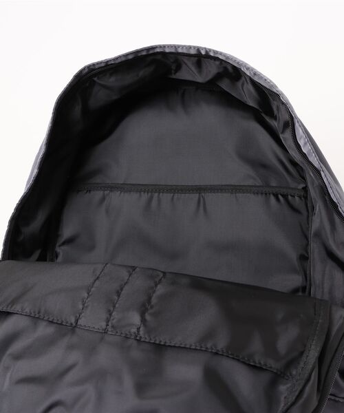 Dickies（ディッキーズ）の「【Dickies】DK PADDED MP BACKPACK / ディッキーズ マルチポケット シャイニー バックパック 25L（バックパック/リュック・メンズ・ブラック/アイボリー/カーキ/チャコールグレー・FREE）」の9枚目の写真