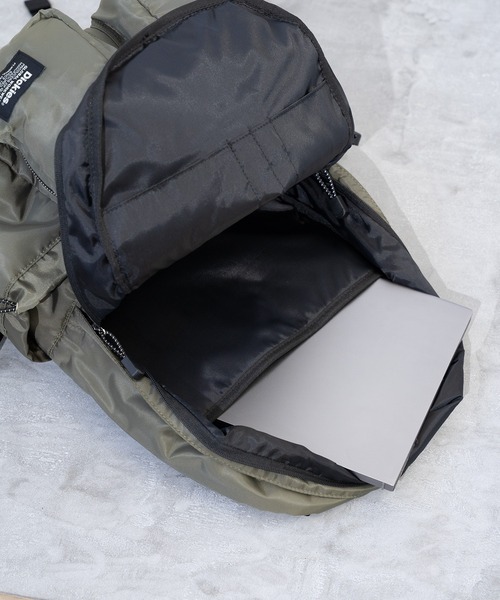 Dickies（ディッキーズ）の「【Dickies】DK PADDED MP BACKPACK / ディッキーズ マルチポケット シャイニー バックパック 25L（バックパック/リュック・メンズ・ブラック/アイボリー/カーキ/チャコールグレー・FREE）」の14枚目の写真