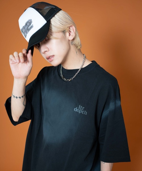 LTR DEPTH（レイターデプス）の「LTR DEPTH/バックスタッズグラフィックT（Tシャツ/カットソー・メンズ・パープル/ベージュ/ブラック・MEDIUM/LARGE）」の19枚目の写真