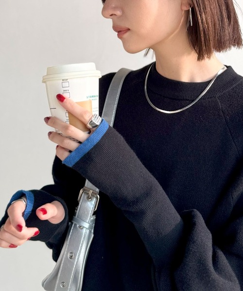Java(ジャバ)の「《JaVaジャバコラボ》こなれ感と快適さを両立◎サムホール付き袖リブ配色スウェットライクニット(長袖)(ニット/セーター・レディース・アイボリー/ブラック/その他/モカ/チャコール・LARGE/MEDIUM/SMALL/X-LARGE)」の2枚目の写真