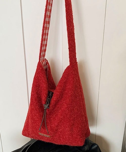 SHEPP(シープ)の「フリースギンガムワンショルトート バッグリバーシブル/A4サイズ対応(トートバッグ・レディース・グレー/レッド/ブラウン/グリーン・F)」の8枚目の写真