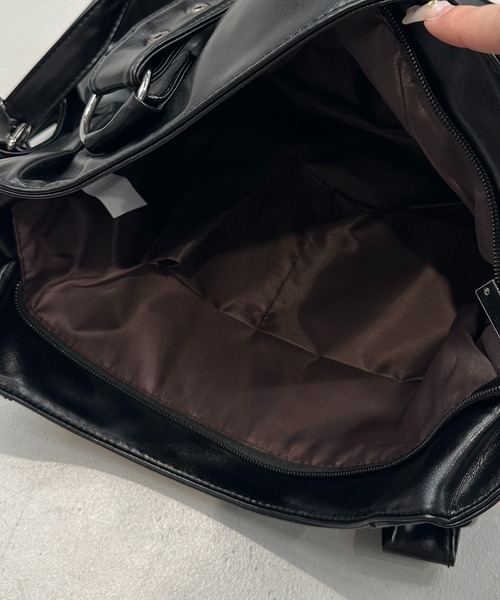 apres jour mignon（アプレジュールミニョン）の「【apresjour mignon×ARIAZ】2wayスタッズスクエアバッグ（ハンドバッグ・レディース・ブラック/ダークブラウン・ONESIZE）」の3枚目の写真