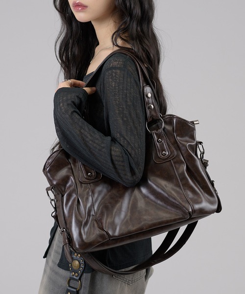 apres jour mignon（アプレジュールミニョン）の「【apresjour mignon×ARIAZ】2wayスタッズスクエアバッグ（ハンドバッグ・レディース・ブラック/ダークブラウン・ONESIZE）」の9枚目の写真