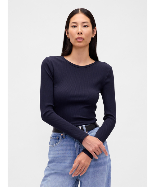 GAP(ギャップ)の「モダンリブ クロップド クルーネックtシャツ(長袖)(Tシャツ/カットソー・レディース・ピンク/ワイン/ネイビー/ブラック/ライトブルー/グレー/グリーン/ホワイト・M/XS/XXS/S/XL/L)」の6枚目の写真