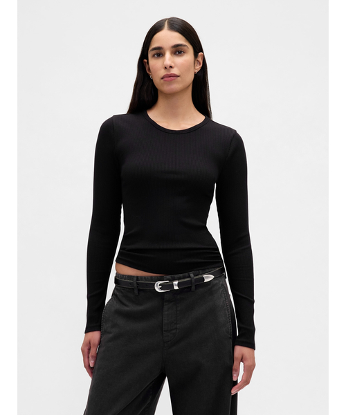 GAP(ギャップ)の「モダンリブ クロップド クルーネックtシャツ(長袖)(Tシャツ/カットソー・レディース・ピンク/ワイン/ネイビー/ブラック/ライトブルー/グレー/グリーン/ホワイト・M/XS/XXS/S/XL/L)」の1枚目の写真