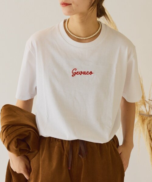 GEVACO(ゲバコ)の「【GEVACO】ワンポイントロゴチェーン刺繍半袖Tシャツ(Tシャツ/カットソー・レディース・ホワイト/レッド/ブラウン・SMALL/LARGE/MEDIUM)」の4枚目の写真