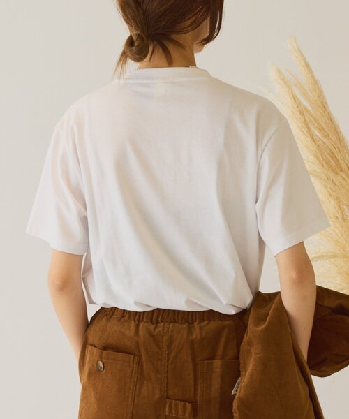 GEVACO(ゲバコ)の「【GEVACO】ワンポイントロゴチェーン刺繍半袖Tシャツ(Tシャツ/カットソー・レディース・ホワイト/レッド/ブラウン・SMALL/LARGE/MEDIUM)」の5枚目の写真