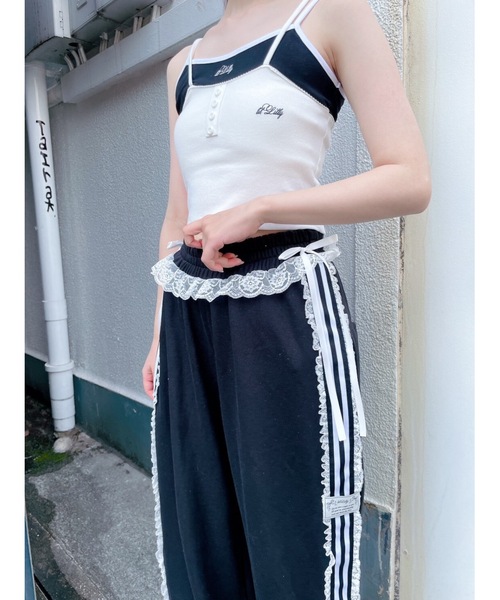 lilLilly(リルリリー)の「レースジャージリボンスウェットパンツ(スウェットパンツ・レディース・ブラック/ホワイト・FREE)」の4枚目の写真