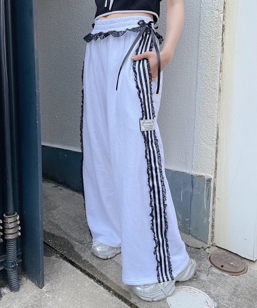 lilLilly(リルリリー)の「レースジャージリボンスウェットパンツ(スウェットパンツ・レディース・ブラック/ホワイト・FREE)」の6枚目の写真