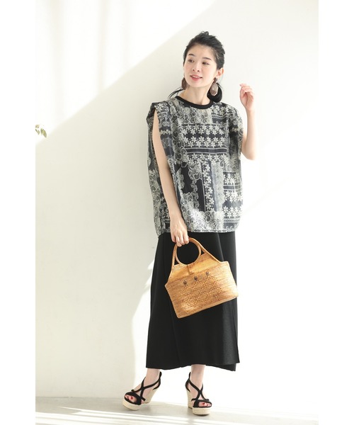 cawaii（カワイイ）の「肩パッド入り版画アートのシアーカットソートップス（Tシャツ/カットソー・レディース・ネイビー・FREE）」の2枚目の写真