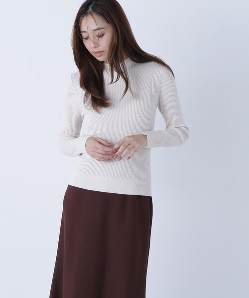 NATURAL BEAUTY BASIC（ナチュラルビューティーベーシック）の「◇ウールブレンドニットシリーズ　モックネック（ニット/セーター・レディース・チャコールグレー/オフホワイト/ラベンダー/レッド・FREE）」の2枚目の写真