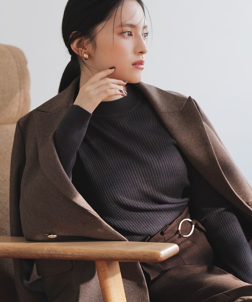 NATURAL BEAUTY BASIC（ナチュラルビューティーベーシック）の「◇ウールブレンドニットシリーズ　モックネック（ニット/セーター・レディース・チャコールグレー/オフホワイト/ラベンダー/レッド・FREE）」の3枚目の写真