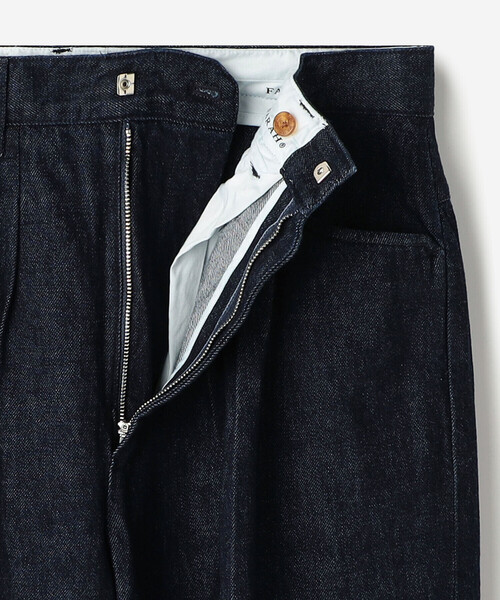 FARAH（ファーラー）の「FARAH | ツータック ワイドデニムパンツ MEN（デニムパンツ・メンズ・インディゴブルー・34/32/30）」の6枚目の写真