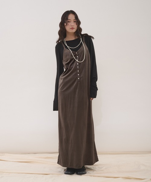 MUHET（ミュエータ）の「velour henry neck camisole dress / ベロアヘンリーネックキャミワンピース（ワンピース・レディース・ブラウン/ブラック/ネイビー・SMALL/MEDIUM）」の2枚目の写真