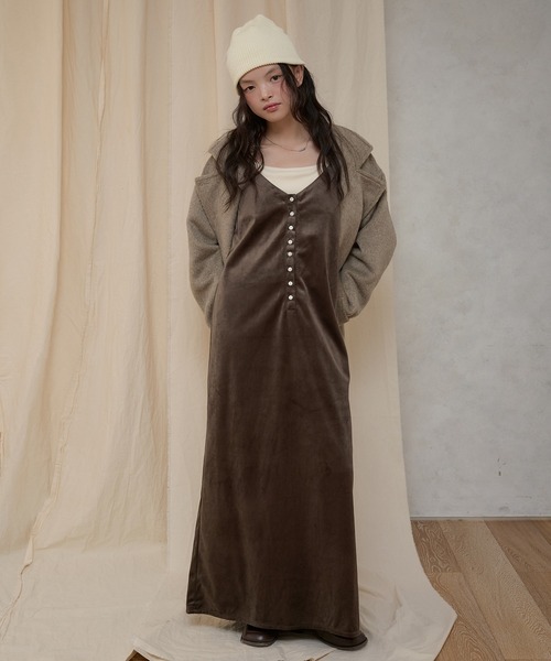 MUHET（ミュエータ）の「velour henry neck camisole dress / ベロアヘンリーネックキャミワンピース（ワンピース・レディース・ブラウン/ブラック/ネイビー・SMALL/MEDIUM）」の18枚目の写真