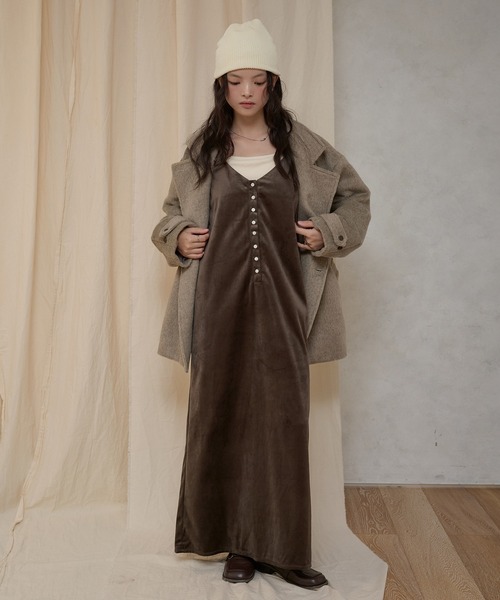 MUHET（ミュエータ）の「velour henry neck camisole dress / ベロアヘンリーネックキャミワンピース（ワンピース・レディース・ブラウン/ブラック/ネイビー・SMALL/MEDIUM）」の19枚目の写真