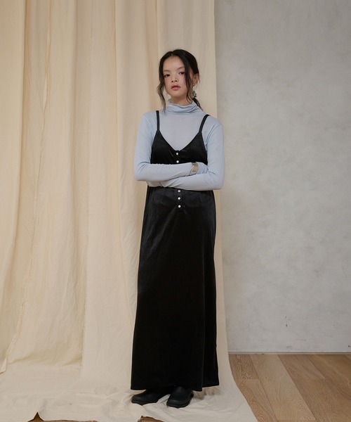 MUHET（ミュエータ）の「velour henry neck camisole dress / ベロアヘンリーネックキャミワンピース（ワンピース・レディース・ブラウン/ブラック/ネイビー・SMALL/MEDIUM）」の11枚目の写真