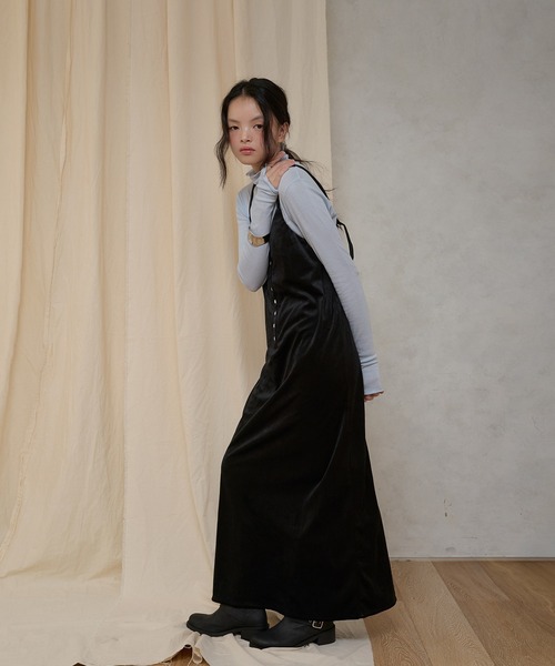 MUHET（ミュエータ）の「velour henry neck camisole dress / ベロアヘンリーネックキャミワンピース（ワンピース・レディース・ブラウン/ブラック/ネイビー・SMALL/MEDIUM）」の12枚目の写真