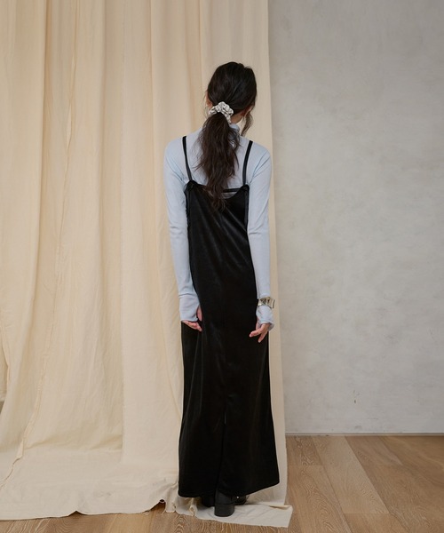 MUHET（ミュエータ）の「velour henry neck camisole dress / ベロアヘンリーネックキャミワンピース（ワンピース・レディース・ブラウン/ブラック/ネイビー・SMALL/MEDIUM）」の13枚目の写真