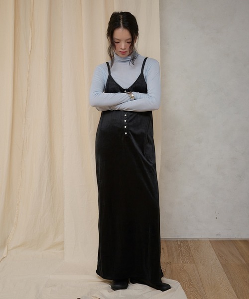MUHET（ミュエータ）の「velour henry neck camisole dress / ベロアヘンリーネックキャミワンピース（ワンピース・レディース・ブラウン/ブラック/ネイビー・SMALL/MEDIUM）」の9枚目の写真