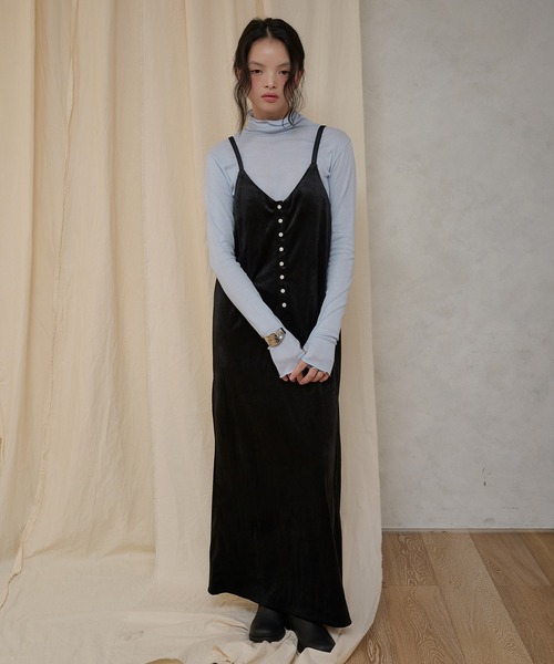 MUHET（ミュエータ）の「velour henry neck camisole dress / ベロアヘンリーネックキャミワンピース（ワンピース・レディース・ブラウン/ブラック/ネイビー・SMALL/MEDIUM）」の7枚目の写真