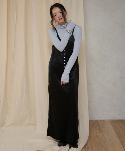 MUHET（ミュエータ）の「velour henry neck camisole dress / ベロアヘンリーネックキャミワンピース（ワンピース・レディース・ブラウン/ブラック/ネイビー・SMALL/MEDIUM）」の8枚目の写真