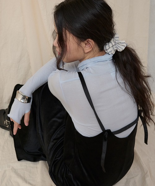 MUHET（ミュエータ）の「velour henry neck camisole dress / ベロアヘンリーネックキャミワンピース（ワンピース・レディース・ブラウン/ブラック/ネイビー・SMALL/MEDIUM）」の6枚目の写真