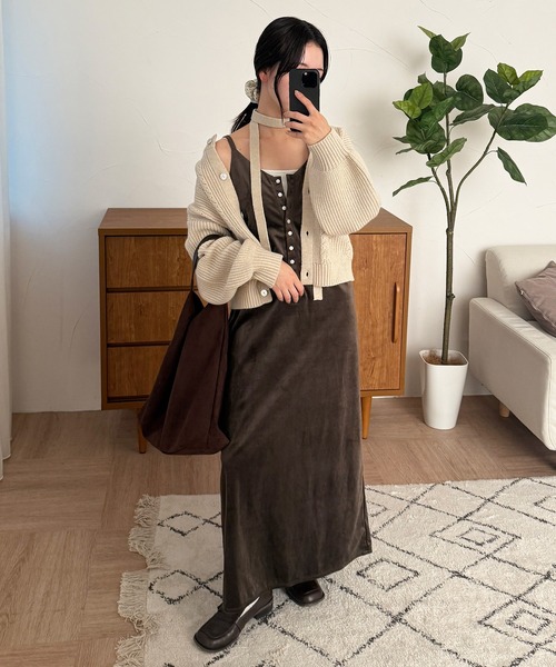 MUHET（ミュエータ）の「velour henry neck camisole dress / ベロアヘンリーネックキャミワンピース（ワンピース・レディース・ブラウン/ブラック/ネイビー・SMALL/MEDIUM）」の16枚目の写真