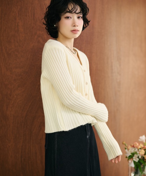 LAULEN(ローレン)の「back tag lib knit cardigan /バックタグリブニットカーディガン(カーディガン/ボレロ・レディース・グリーン/アイボリー/グレー・FREE)」の5枚目の写真