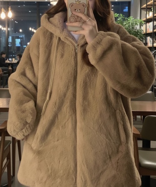 cammie(キャミー)の「フェイクファーフード付きコート(その他アウター・レディース・アイボリー/グレイッシュベージュ・M/L)」の1枚目の写真