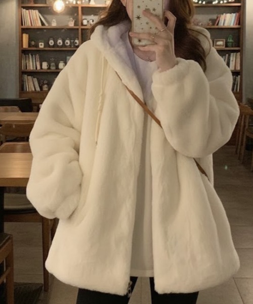 cammie(キャミー)の「フェイクファーフード付きコート(その他アウター・レディース・アイボリー/グレイッシュベージュ・M/L)」の2枚目の写真
