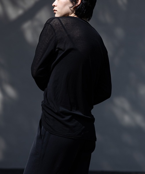 kuros'（クロス）の「【kuros’オリジナル】コットン シアーリラックス ロングスリーブTシャツ（Tシャツ/カットソー・レディース・ホワイト/ブラック・X-SMALL/SMALL/MEDIUM）」の7枚目の写真