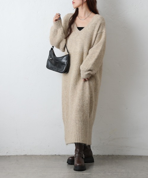 COLONY 2139（コロニートゥーワンスリーナイン）の「アルパカタッチVネックワンピース（ワンピース・レディース・ブラック/ベージュ/グレー・FREE）」の10枚目の写真