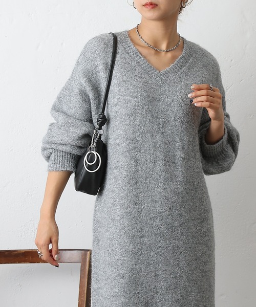 COLONY 2139（コロニートゥーワンスリーナイン）の「アルパカタッチVネックワンピース（ワンピース・レディース・ブラック/ベージュ/グレー・FREE）」の16枚目の写真