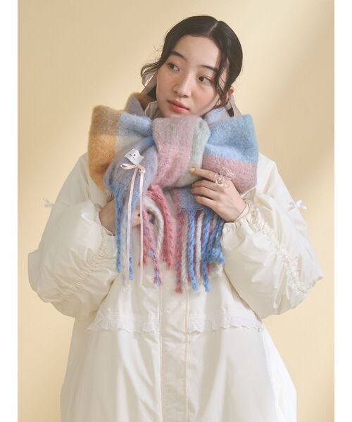 merry jenny（メリージェニー）の「fluffy ribbonチェックマフラー（マフラー・レディース・ピンク/アイボリー・FREE）」の2枚目の写真