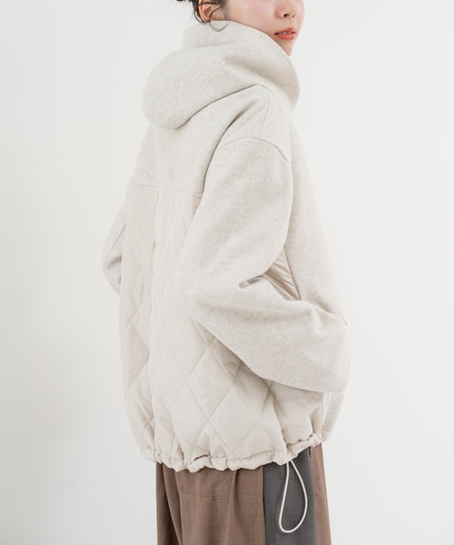 ANNA LUNA(アンナルナ)の「【ANNA LUNA】軽くて暖かい、フェイクウール キルト フードコート(その他アウター・レディース・ベージュ/チャコールグレー・MEDIUM)」の19枚目の写真