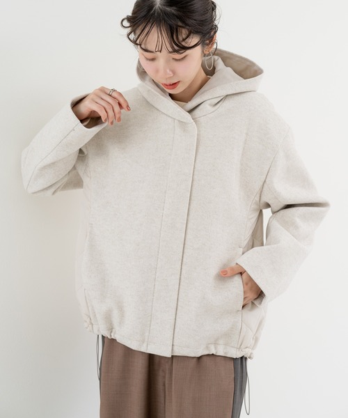 ANNA LUNA(アンナルナ)の「【ANNA LUNA】軽くて暖かい、フェイクウール キルト フードコート(その他アウター・レディース・ベージュ/チャコールグレー・MEDIUM)」の3枚目の写真