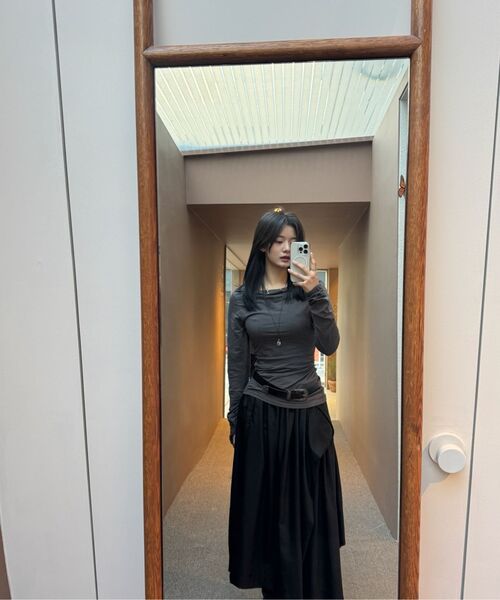 FLAREUP(フレアアップ)の「Asymmetrical Draped Layered Long Skirt (FL-256_Black)(スカート・レディース・ブラック・1/2)」の19枚目の写真
