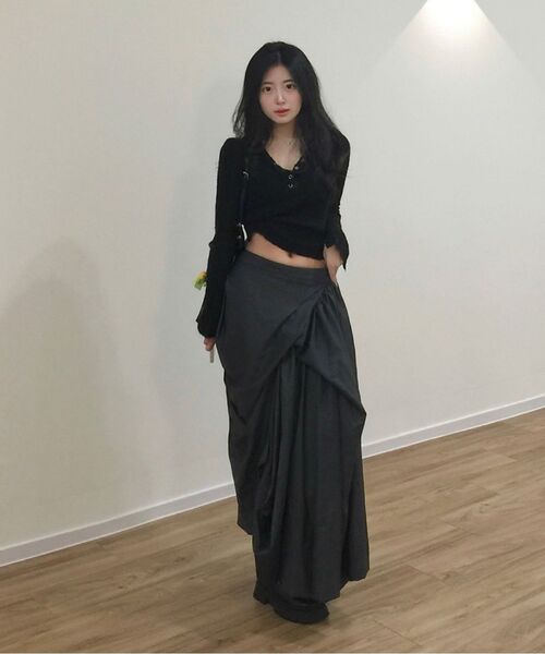 FLAREUP(フレアアップ)の「Asymmetrical Draped Layered Long Skirt (FL-256_Black)(スカート・レディース・ブラック・1/2)」の10枚目の写真