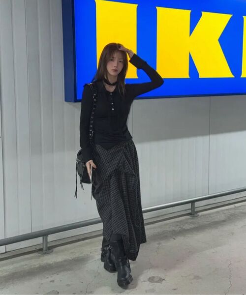 FLAREUP(フレアアップ)の「Asymmetrical Draped Layered Long Skirt (FL-256_Black)(スカート・レディース・ブラック・1/2)」の11枚目の写真