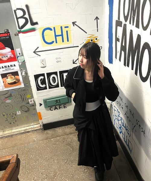 FLAREUP(フレアアップ)の「Asymmetrical Draped Layered Long Skirt (FL-256_Black)(スカート・レディース・ブラック・1/2)」の12枚目の写真