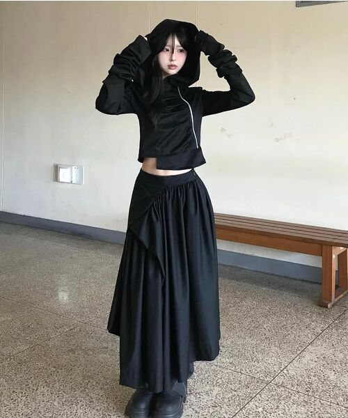 FLAREUP(フレアアップ)の「Asymmetrical Draped Layered Long Skirt (FL-256_Black)(スカート・レディース・ブラック・1/2)」の7枚目の写真