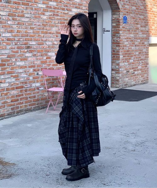FLAREUP(フレアアップ)の「Asymmetrical Draped Layered Long Skirt (FL-256_Black)(スカート・レディース・ブラック・1/2)」の4枚目の写真