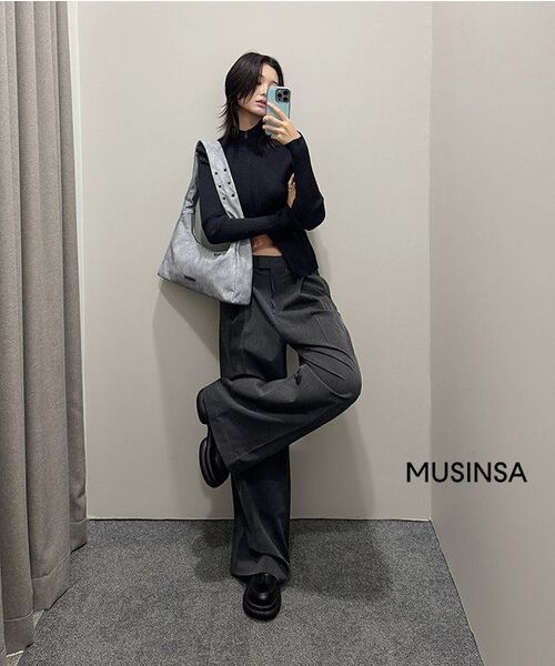 MUSINSA STANDARD WOMAN（ムシンサスタンダードウーマン）の「ウィメンズ ローウエストディープタックエクストラワイドヒドゥンバンディングスラックス [ミディアムグレー]（スラックス・レディース・その他・34/32/30/31/24/25/26/27/28/29）」の13枚目の写真