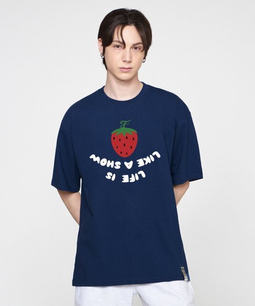 GRAVER（グレーバー）の「[ユニセックス]ストロベリーリバースロゴ半袖Tシャツ_ネイビー（Tシャツ/カットソー・レディース・ネイビー・SMALL/MEDIUM/LARGE）」の5枚目の写真