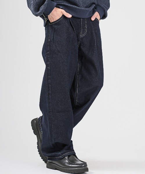 LUXSTYLE(ラグスタイル)の「ワイドタックデニムパンツ(デニムパンツ・メンズ・ブラック/ブルー/インディゴブルー/ブルー系その他・L/M)」の4枚目の写真