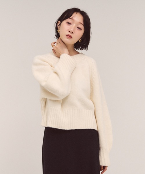 FMiBL（ファミル）の「ソフトラウンドニット（ニット/セーター・レディース・オフホワイト/ブラック/ブラウン・FREE）」の2枚目の写真