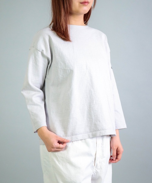 OMNIGOD（オムニゴッド）の「[OMNIGOD womens / オムニゴッド] ８/天竺 ボートネックマニッシュシャツ（Tシャツ/カットソー・レディース・シルバー・FREE）」の2枚目の写真